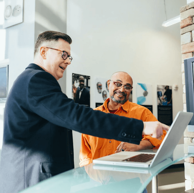Makler bei der Zusammenarbeit